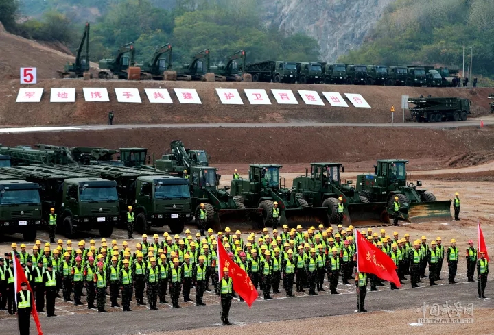 自行舟桥_全国公路交通军地联合应急演练_空地联动救援演练