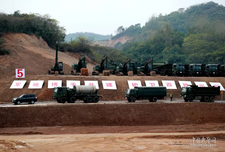 全国公路交通军地联合应急演练_空地联动救援演练_自行舟桥