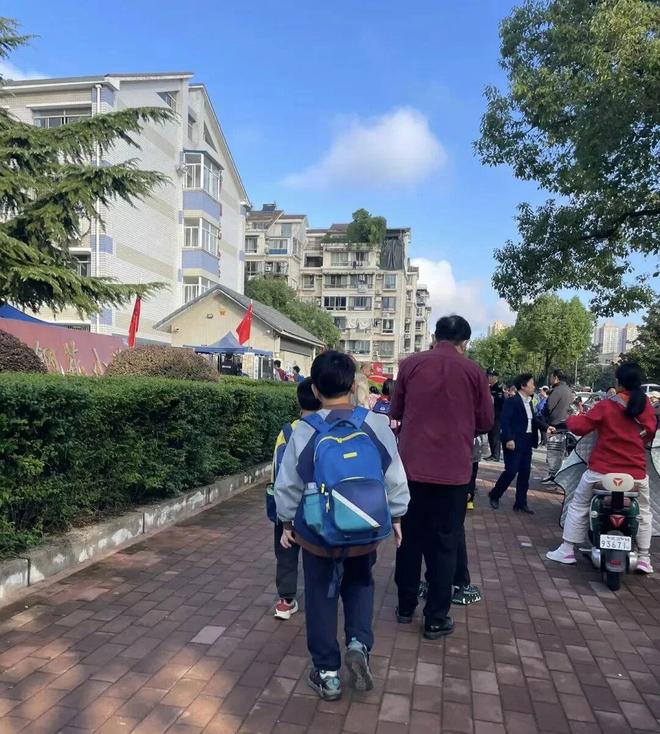 最新贷款利率_20年的二手房能贷款吗_二手房房龄选择