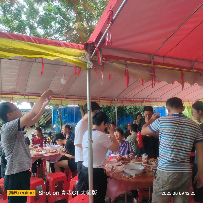 公务员与亲儿子红包差异_张伟开店父亲支持两千_公务员贷款