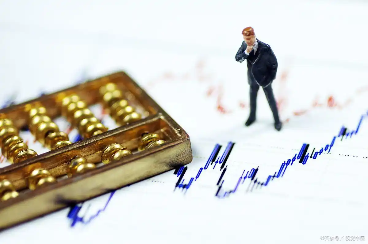 估值分化特征_下表给出一证券分析家_券商行业估值现状