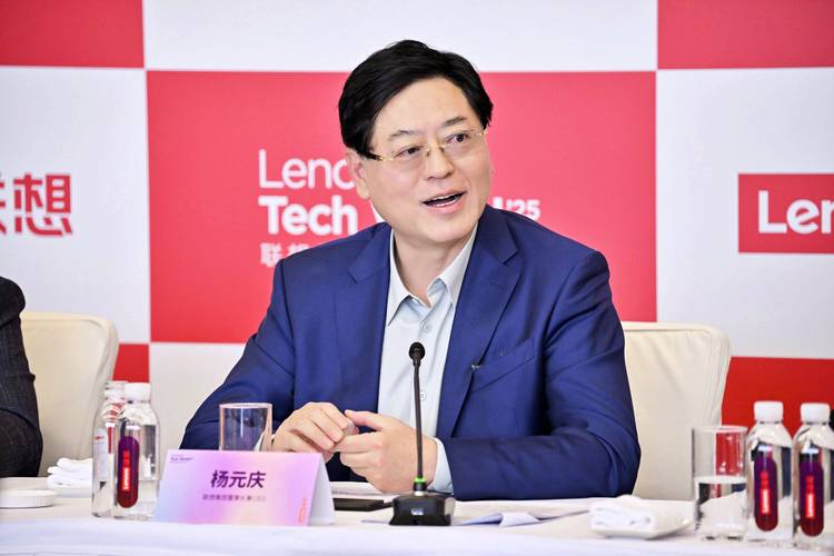 联想2024财年业绩_联想过去三年盈利情况_杨元庆混合式人工智能战略