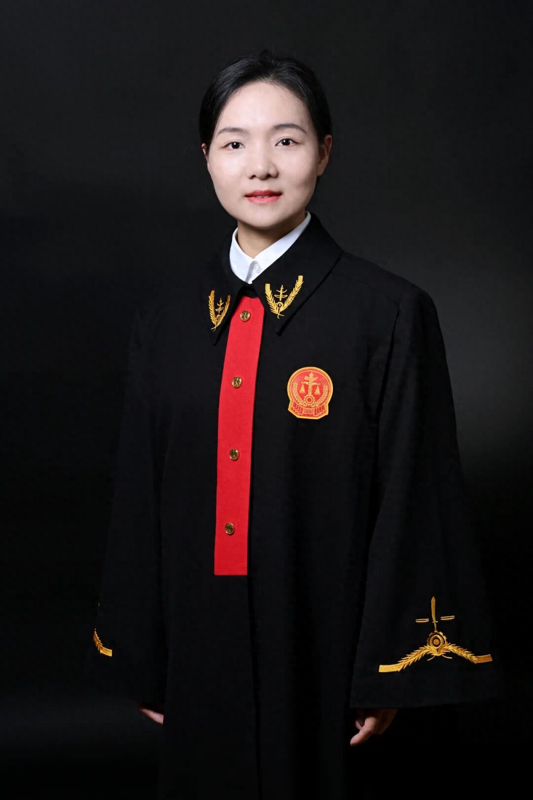 期货公司员工私下交易后果_期货居间人欺诈案例_期货公司员工违规交易责任