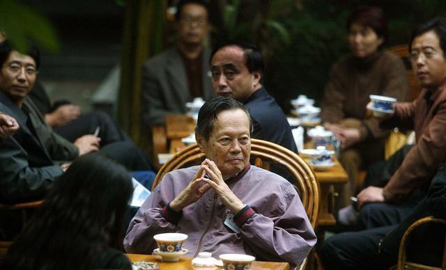 翁帆被杨振宁套牢笑话_杨振宁翁帆相差54岁结婚16年幸福_翁帆陪伴杨振宁十六年无怨无悔