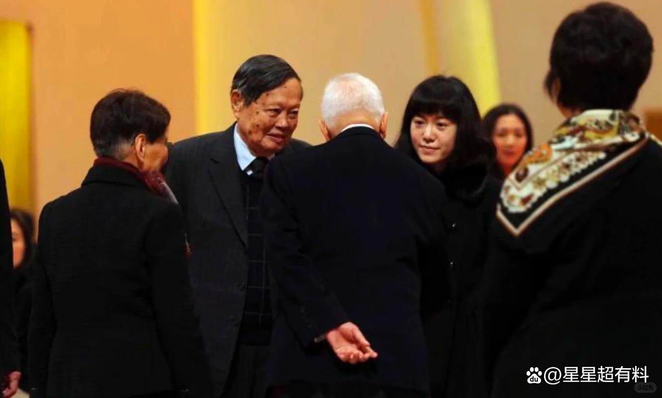 翁帆被杨振宁套牢笑话_杨振宁翁帆相差54岁结婚16年幸福_翁帆陪伴杨振宁十六年无怨无悔