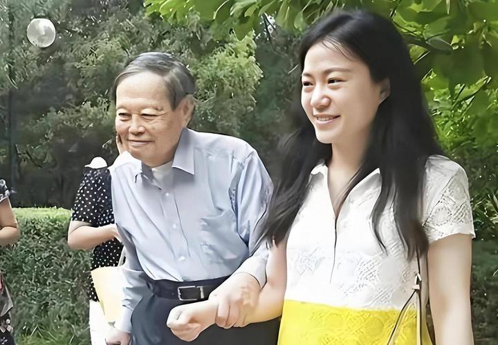 杨振宁与翁帆婚姻生活_翁帆昆曲学习_翁帆被杨振宁套牢笑话
