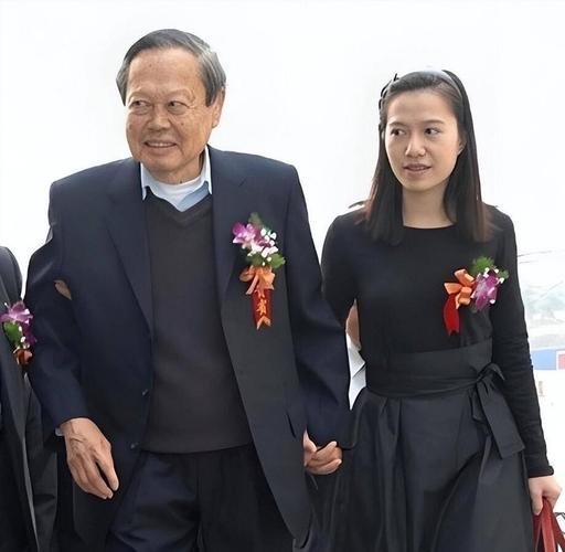 翁帆昆曲学习_杨振宁与翁帆婚姻生活_翁帆被杨振宁套牢笑话