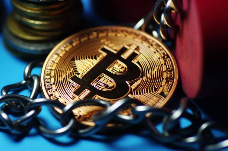 比特币亚闪中心携款跑路_比特币投资骗局_微交易套利是真是假
